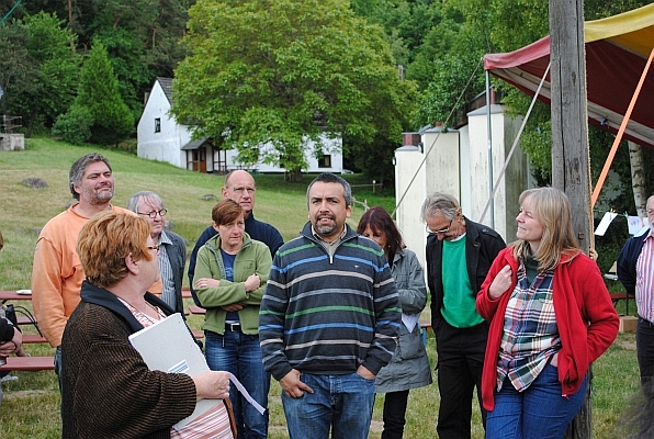 Daniel Osorio zwischen anderen Personen - Foto: © 2015 by Schattenblick