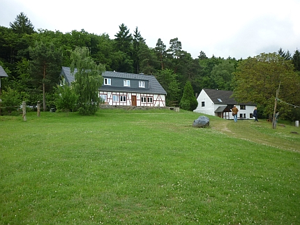 Bühne und Säulenhaus sowie Schwabenhaus und Morihaus - Foto: © 2013 by Schattenblick