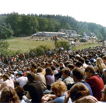 Publikum beim Burg-Waldeck-Festival 1968 - Foto: © By Mirdsson2 (Own work) - CC-BY-SA-3.0-2.5-2.0-1.0, via Wikimedia Commons